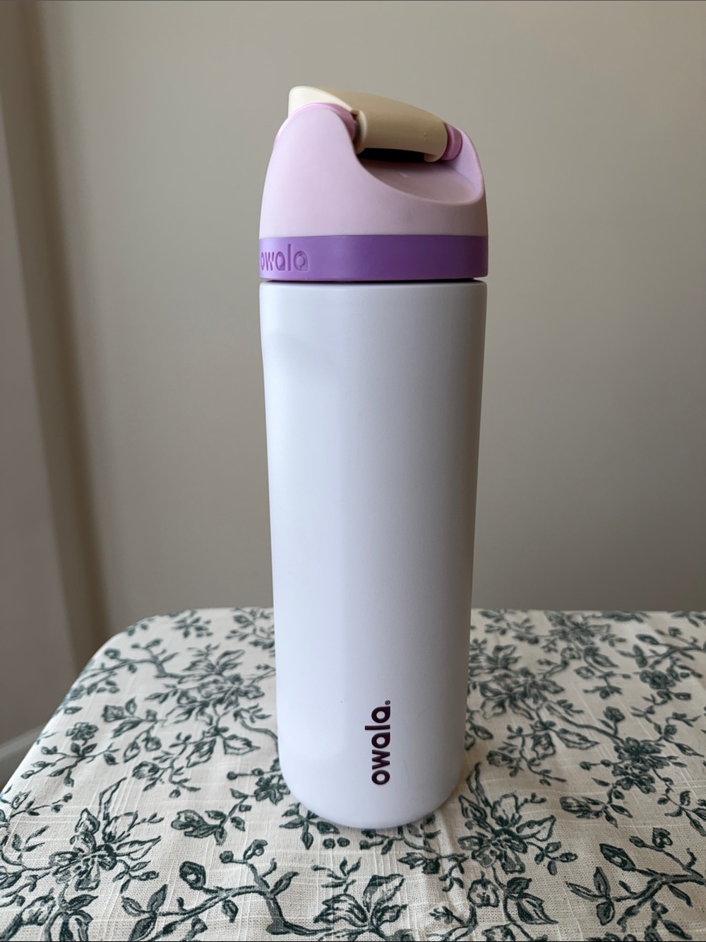 Owala light Lavender purple Insulated Water Bottle with Carry Handle 24oz